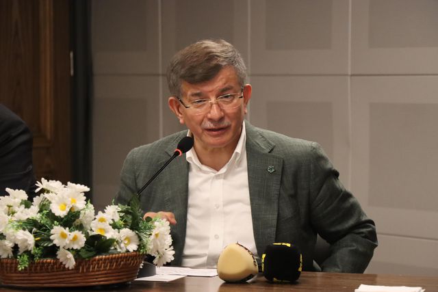 KIRKLARELİ - Gelecek Partisi Genel Başkanı Davutoğlu, çiftçilerle buluştu