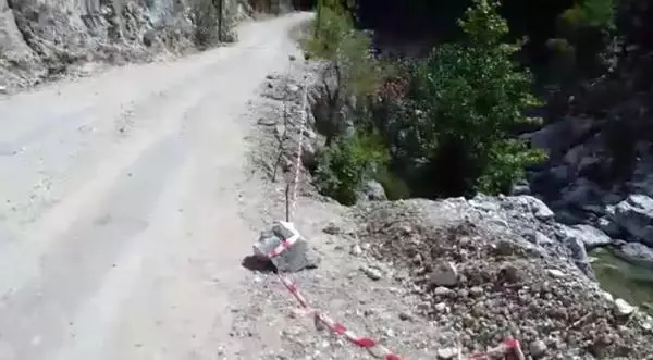 Hafif ticari araç uçurumdan yuvarlandı: 1 ölü, 1 yaralı