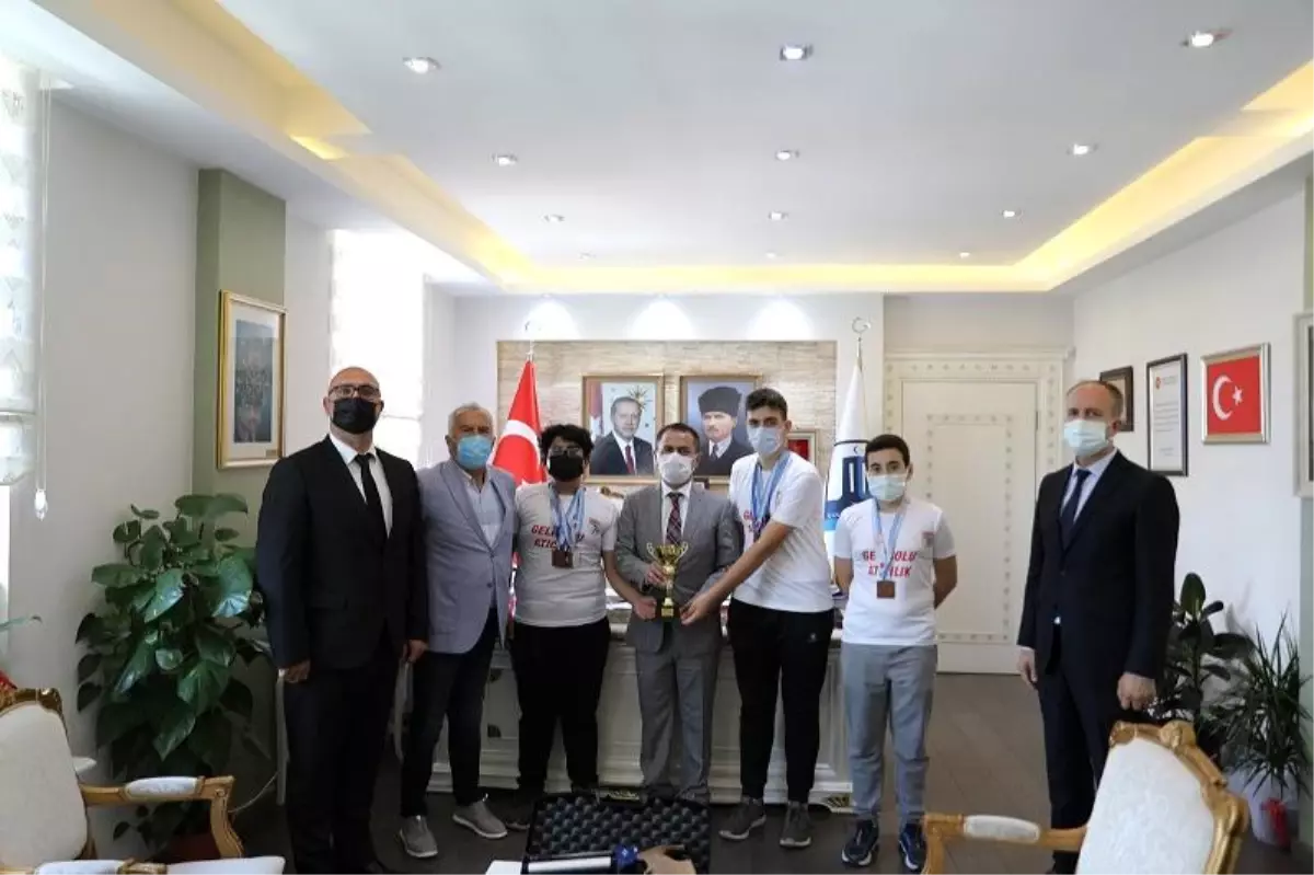 Havalı Tabanca Branşında Başarılı Sporcular, Vali İlhami Aktaş' I Ziyaret Etti