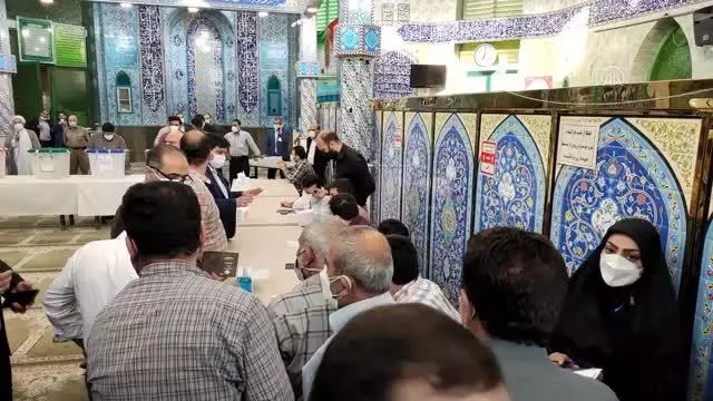 İran'da halk cumhurbaşkanlığı seçimleri için sandık başında (2) İran'da halk cumhurbaşkanlığı seçimleri için sandık başında (2)