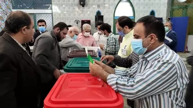 İran'da halk cumhurbaşkanlığı seçimleri için sandık başında