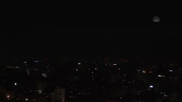 İsrail savaş uçakları Gazze Şeridi'ne saldırı düzenledi İsrail savaş uçakları Gazze Şeridi'ne saldırı düzenledi