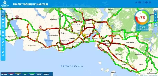 İstanbul'da sağanak yağış sonrası trafik yüzde 80'lere dayandı