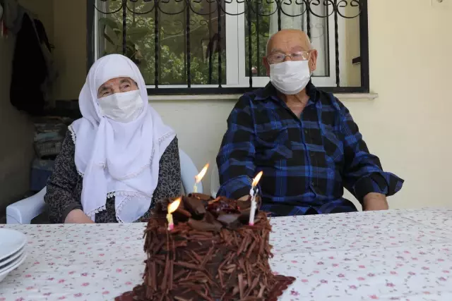 Vefa ekibi 90 yaşındaki çiftin 67. evlilik yıl dönümünü kutladı