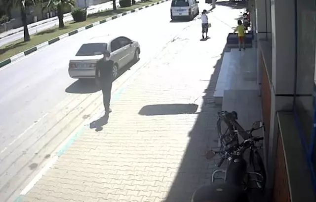 Yolda yürürken gördüğü bisikleti böyle çaldı
