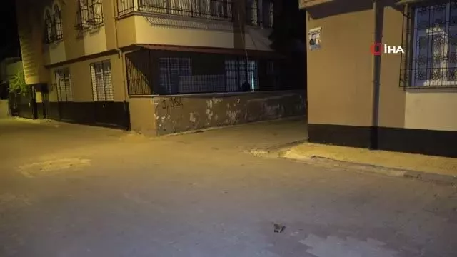 Kavga ettikleri kişinin önünü motosikletle kesip tabancayla vurdular