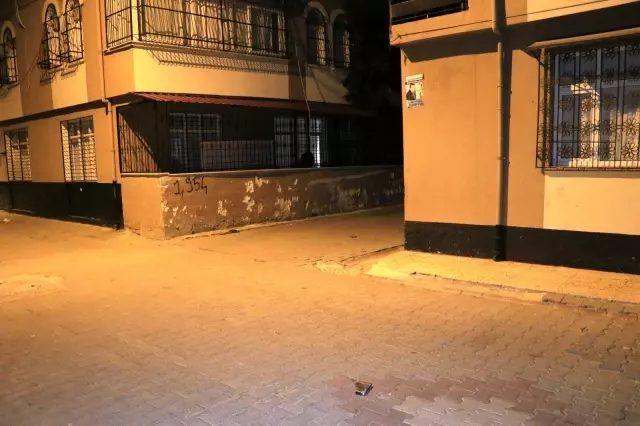 Kavga ettikleri kişinin önünü motosikletle kesip tabancayla vurdular
