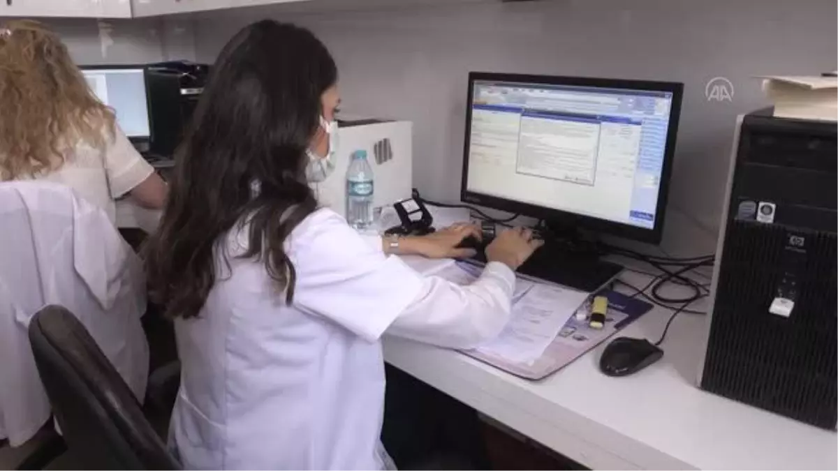 Kovid-19'a yakalanan babanın şifası doktor kızından geldi