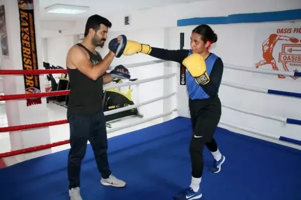 SPOR Liseli boksör Zübeyde, Türkiye'yi temsil edecek