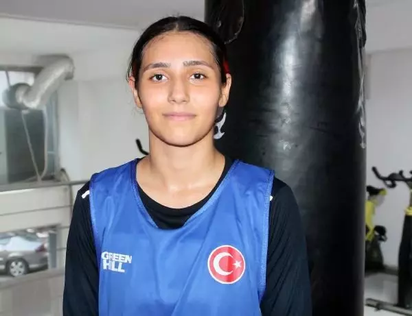 SPOR Liseli boksör Zübeyde, Türkiye'yi temsil edecek