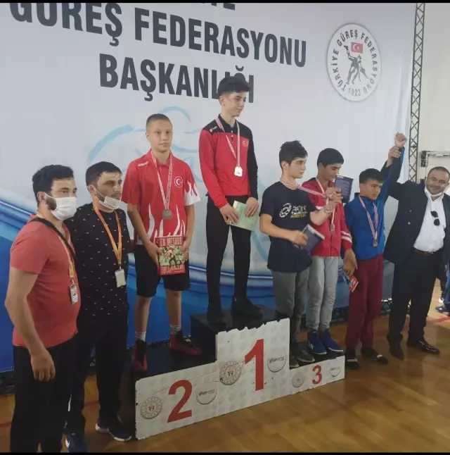 Lüleburgazlı güreşçi Efe Yılmaz milli takıma seçildi Lüleburgazlı güreşçi Efe Yılmaz milli takıma seçildi