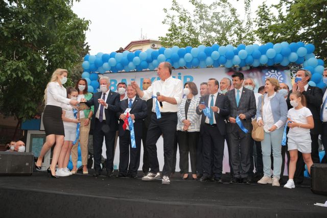 BALIKESİR - Memleket Partisi Genel Başkanı İnce, partisinin İl Başkanlığını açtı