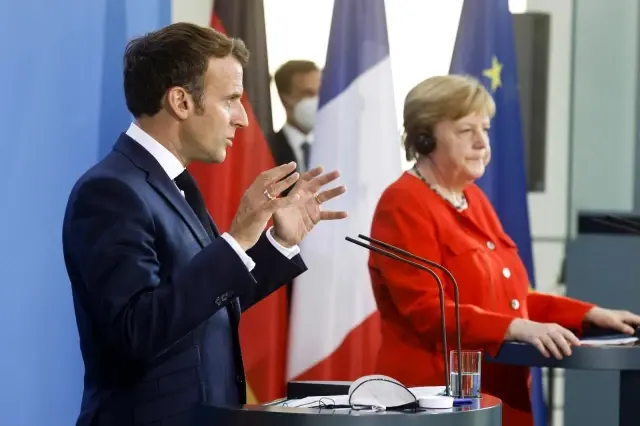 Merkel: 'Belirli konuları birlikte şekillendirmek istiyorsak birbirimize bağımlıyız' Merkel: 'Belirli konuları birlikte şekillendirmek istiyorsak birbirimize bağımlıyız'