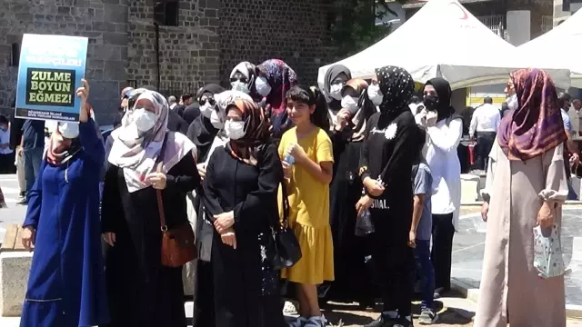 Mısır'da İhvan liderlerine yönelik idam kararları Diyarbakır'da protesto edildi Mısır'da İhvan liderlerine yönelik idam kararları Diyarbakır'da protesto edildi