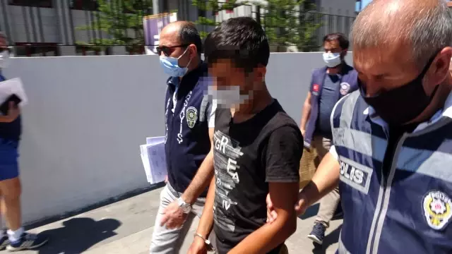 Motosikletin üzerinde neye uğradığını anlamadı, yaka paça yakalanıp tutuklandı