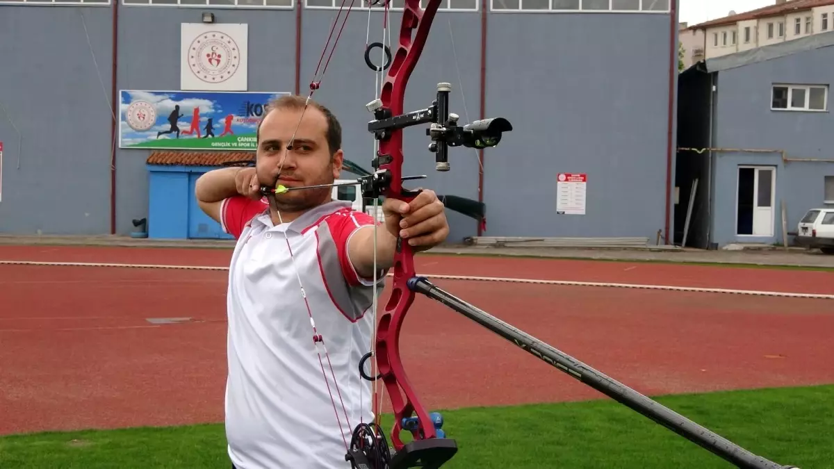Okçuluk milli takım oyuncusu Evren Çağıran, yeni şampiyonlar yetiştiriyor