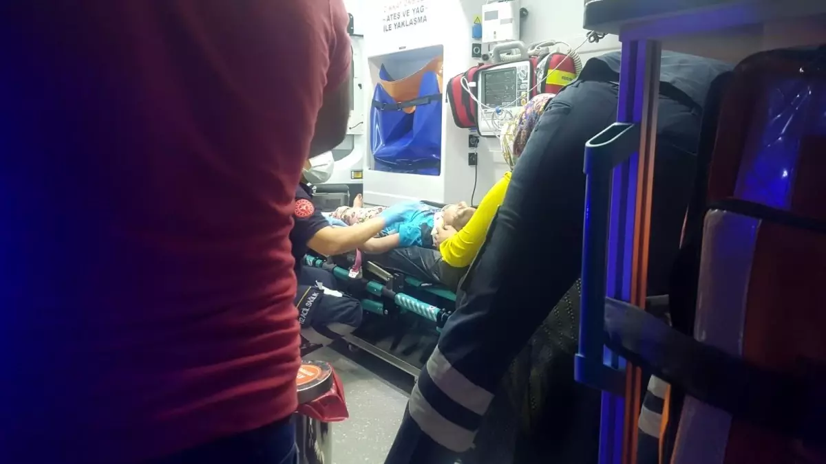Otomobil küçük kıza çarpıp kaçtı 1 otomobil kucuk kiza carpip kacti 14208884 amp