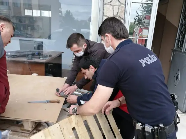 Polisten görülmemiş kurtarma operasyonu Polisten görülmemiş kurtarma operasyonu