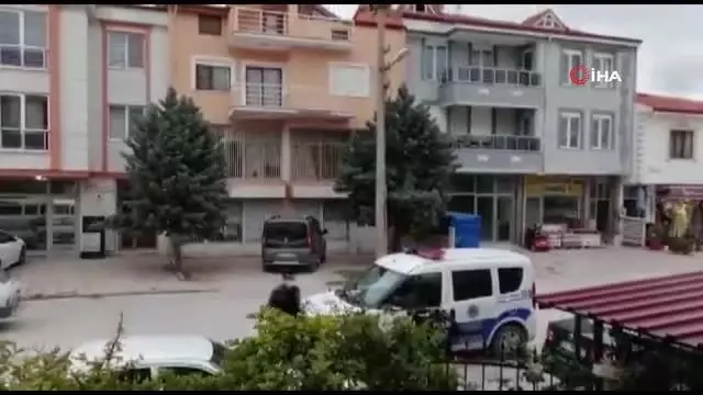 Son dakika haberi! Polisten görülmemiş operasyon: Ayağı ipe dolanan yavru kargayı polis kurtardı Son dakika haberi! Polisten görülmemiş operasyon: Ayağı ipe dolanan yavru kargayı polis kurtardı
