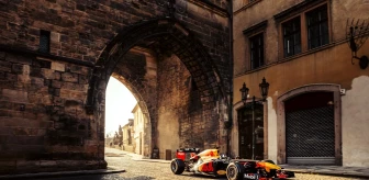 Red Bull Racing'in ilk 2021 Formula 1 Yol Macerası 'Kaleden Kaleye' Çekya ve Slovakya'yı keşfediyor