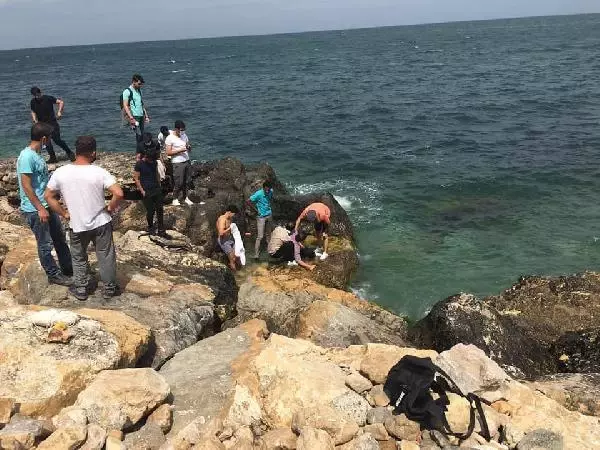 Son dakika haberleri: Selfie çekerken denize düştü, vatandaşlar kurtardı Son dakika haberleri: Selfie çekerken denize düştü, vatandaşlar kurtardı