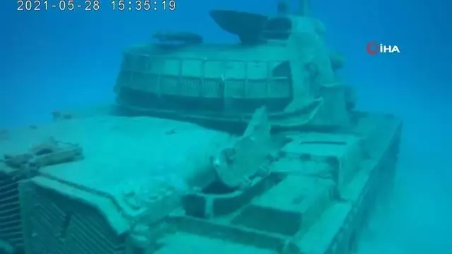Su altındaki 45 tonluk tank dalış turizminin gözdesi oldu