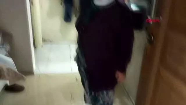 SULTANGAZİ'DE ARAÇLAR MAHSUR KALDI, EVLERİ SU BASTI SULTANGAZİ'DE ARAÇLAR MAHSUR KALDI, EVLERİ SU BASTI