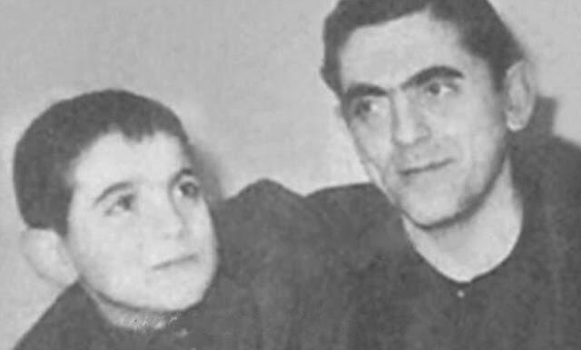 Ümit Yaşar Oğuzcan kimdir? Ümit Yaşar Oğuzcan eserleri ve şiirleri Ümit Yaşar Oğuzcan kimdir? Ümit Yaşar Oğuzcan eserleri ve şiirleri
