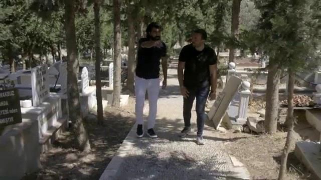 Ünlü şaire hayranlığı şarkı yazdırdı