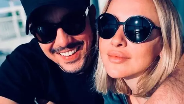 Ünlü şarkıcı Hadise, sevgilisi Kaan Yıldırım'ın adını dövme yaptırdı Ünlü şarkıcı Hadise, sevgilisi Kaan Yıldırım'ın adını dövme yaptırdı