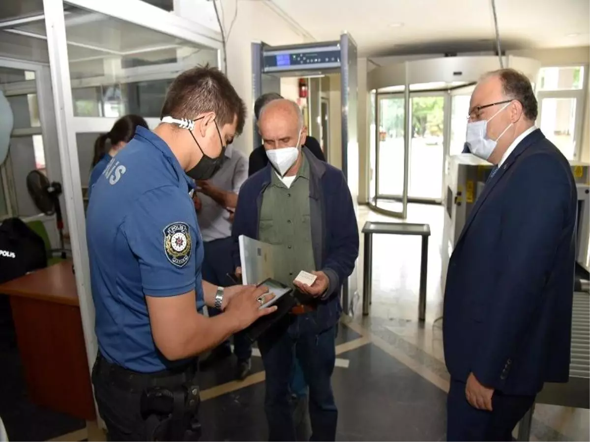 Vali Mustafa Tutulmaz, Valilik Binasında Hizmet Veren Kamu Kurum ve Kuruluşlarında Denetlemelerde Bulundu
