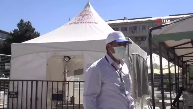 Van'da kurulan stantlarda 240 bin kişi aşı oldu