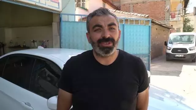 Yıkamacının halı arasında bulduğu 13 çeyrek altın sahibine teslim edildi