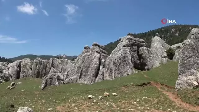 Adanalıların peri bacaları Göller Yaylası doğa tutkunlarının ilgisini çekiyor Adanalıların peri bacaları Göller Yaylası doğa tutkunlarının ilgisini çekiyor