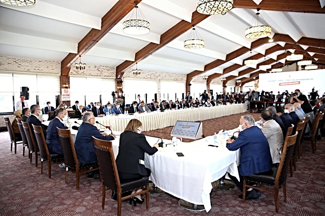 'CHP'li belediyelerin taş üstüne taş koydukları yok. Algı operasyonu çekerek devam ediyorlar'