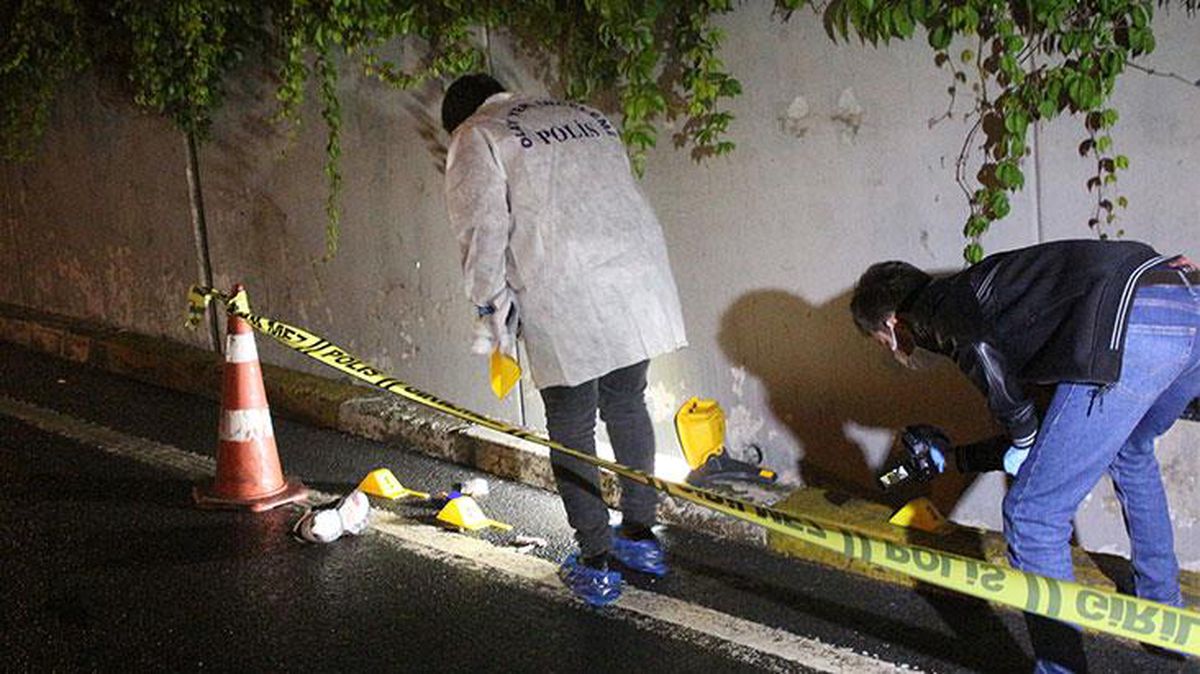 ''Alkol komasına girdik'' deyip çağırdıkları ambulansla eve bırakılmak isteyen şahıslar, reddedilince sağlık çalışanlarına saldırdı