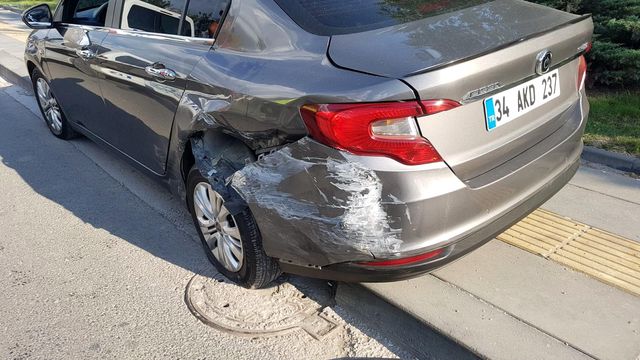 Ankara'da önlemsiz şekilde terk edilen otomobil kazaya sebebiyet verdi: 4 yaralı