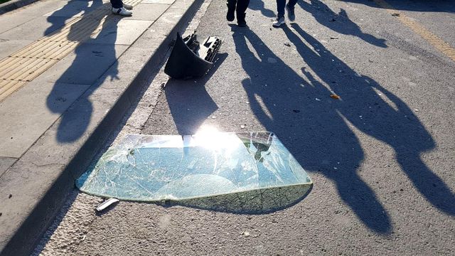 Ankara'da önlemsiz şekilde terk edilen otomobil kazaya sebebiyet verdi: 4 yaralı