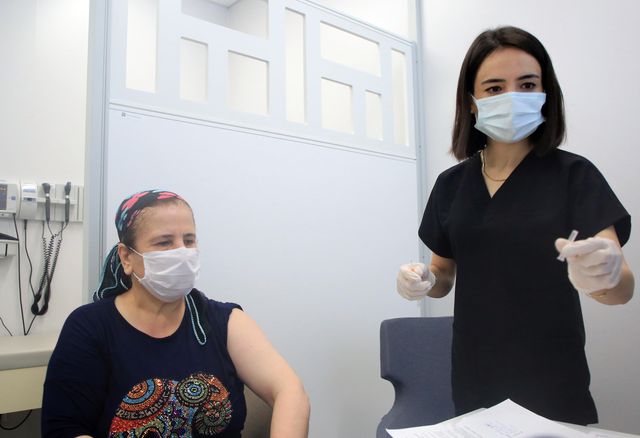 bakan koca nin rekor asilama yaptigini duyurd 4 14211228 o