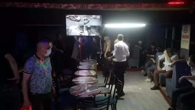 Kısıtlama saatinde açık olan eğlence mekanındaki 26 kişiye para cezası kesildi Kısıtlama saatinde açık olan eğlence mekanındaki 26 kişiye para cezası kesildi