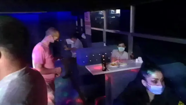 Kısıtlama saatinde açık olan eğlence mekanındaki 26 kişiye para cezası kesildi
