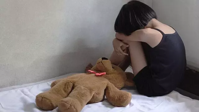 Çocuk kitabında büyük skandal! Baba ve kız arasındaki evlilik meşru gösterildi Çocuk kitabında büyük skandal! Baba ve kız arasındaki evlilik meşru gösterildi