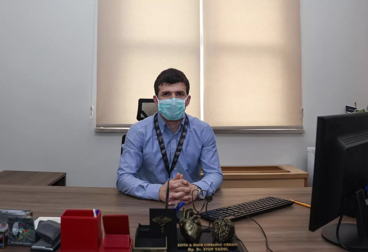Doktor baba, dünyaya 'merhaba' dediği an hastalıkla tanışan oğlunun yaşamı tutan eli oldu