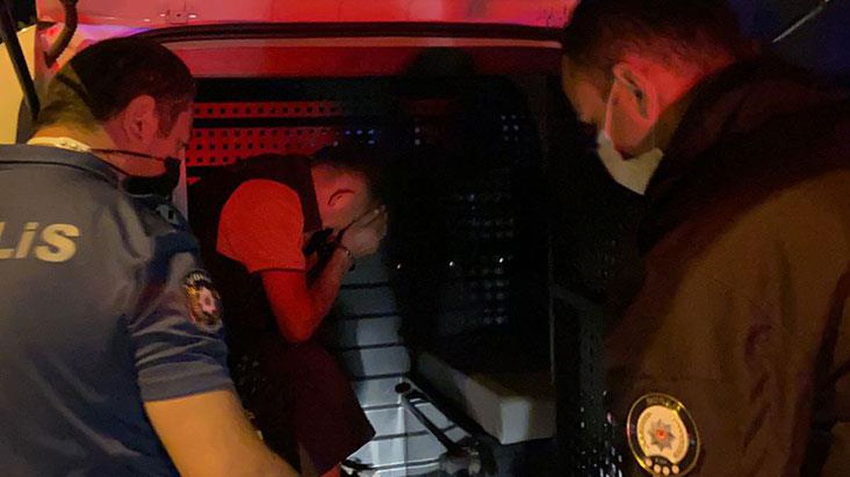 Ekipler de ne yapacağını şaşırdı! Suçüstü yakalanınca ''Ben yapmadım'' diyerek ağlayan hırsız, güçlükle sakinleştirildi