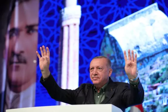 Erdoğan: '(HDP İzmir il binasına yapılan saldırı) Yakalanan failin önündeki ve arkasındaki tüm ilişkiler ortaya çıkarılarak en ağır cezayı alacağına...