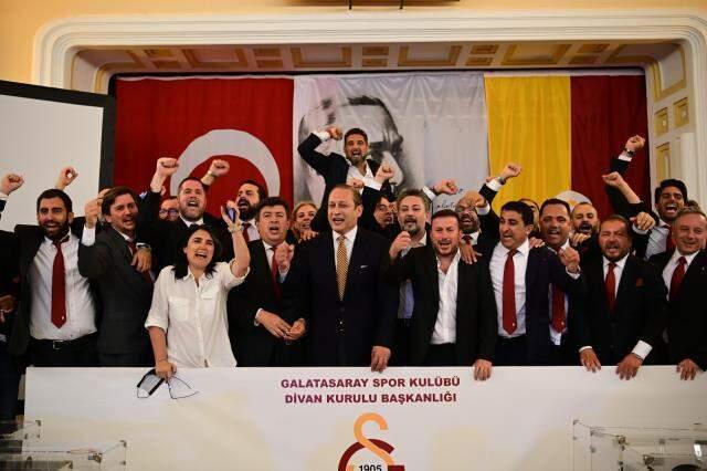 Galatasaray'ın yeni başkanı Burak Elmas'tan taraftara mesaj var: Şimdi size layık olma zamanı Galatasaray'ın yeni başkanı Burak Elmas'tan taraftara mesaj var: Şimdi size layık olma zamanı