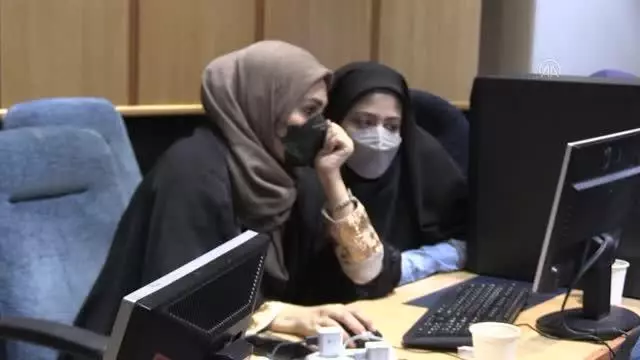 İran'da 13. Cumhurbaşkanlığı Seçimlerinin ilk resmi sonuçlarına göre muhafazakar aday Reisi, 28 milyon 600 bin oydan 17 milyon 800 binini alarak... İran'da 13. Cumhurbaşkanlığı Seçimlerinin ilk resmi sonuçlarına göre muhafazakar aday Reisi, 28 milyon 600 bin oydan 17 milyon 800 binini alarak...