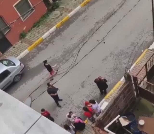 İstanbul'daki deprem sonrası vatandaşlar kendini sokağa attı