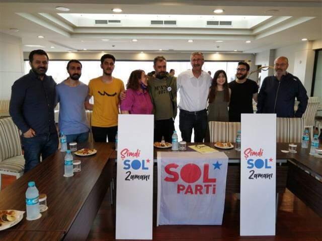 Nejat İşler siyasete atıldı! Seçmene ilk mesajını 'şimdi tam zamanı' diyerek verdi Nejat İşler siyasete atıldı! Seçmene ilk mesajını 'şimdi tam zamanı' diyerek verdi