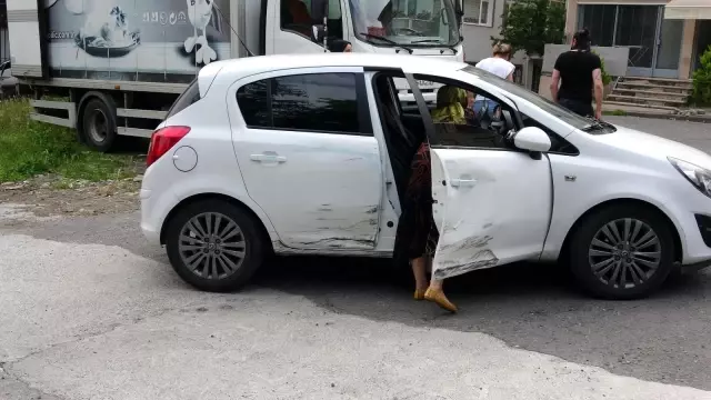 Otomobil ile motosiklet çarpıştı: 1 yaralı